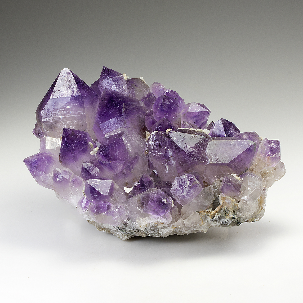 Quartz-var.-Amethyst-(Japan-law-twin) - Minerals For Sale - #8111562